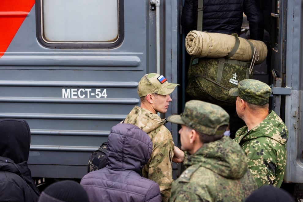 V Bělorusku jsou tisíce ruských vojáků, teď dorazil další vlak