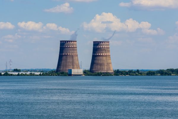 Po ruských vzdušných útocích je bez proudu Záporožská jaderná elektrárna