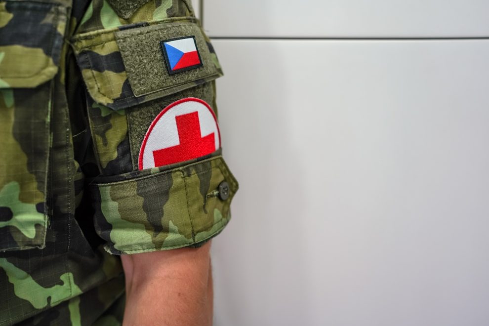 Český medik je po zásahu šrapnelem na Dombase těžce zraněn