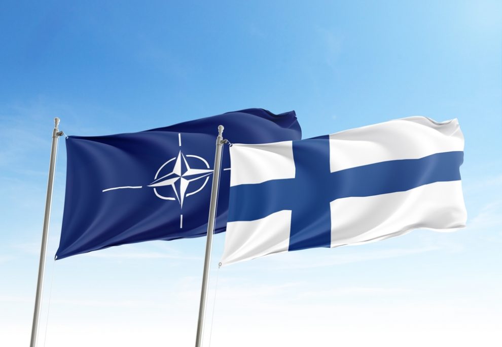 Finskou vlajku dnes vyvěsí před sídlo NATO. Země se stala 31. členem aliance
