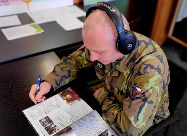 Podpora vzdělávání a rodinného života vojáků patří mezi priority Armády ČR. Jakých výhod mohou příslušníci využít?